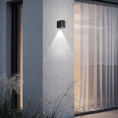 EOS II EXTERIOR 1 WALL LIGHT — lifestyle