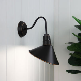 DERWENT DARK BRONZE lifestyle